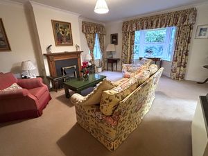 Sitting Room (2)- click for photo gallery